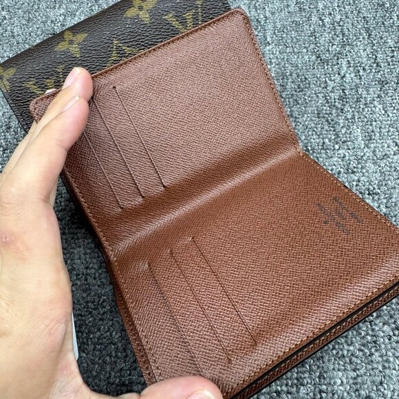 Louis Vuitton Leather Wallet 335-083125 - Picture 9 of 13